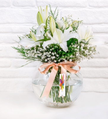 Akvaryum Vazoda Beyaz Lilyum