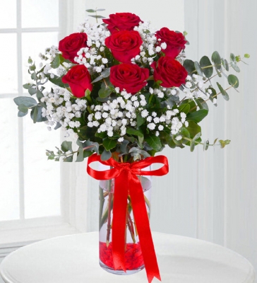 Aşkın Simgesi Kırmızı Güller Silindir cam vazo 7 adet kırmızı gül