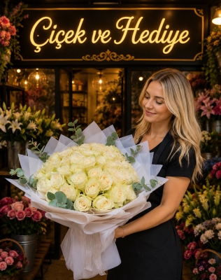 Beyaz Buket Kağıdında 41`li Beyaz Gül Buketi