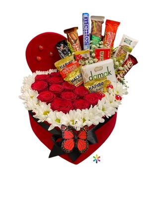 Kırmızı Kalpli Kutuda Canlı Gül ve Çikolata
