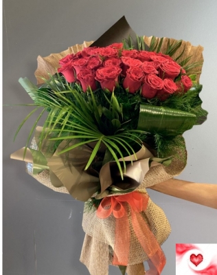 Kucak Dolusu Aşk 25 Kırmızı Gül Buketi