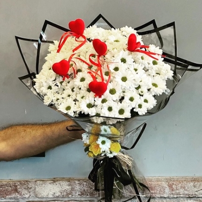 Kalp Çubuklu Papatya Buketi