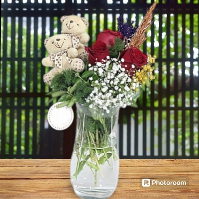 Kırmızı Güller Ve Sevimli Peluş