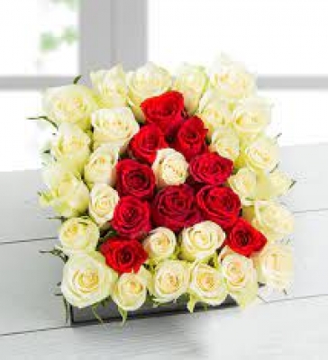 Kişiye Özel Aşkın Baş Harfi Beyaz Gül Aranjmanı