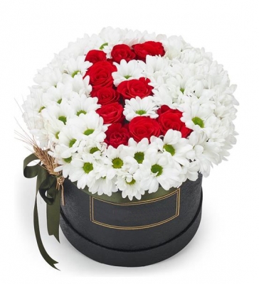 Kişiye Özel Kutuda Papatyalı Harf Gül Aranjmanı