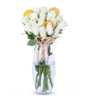 Carignan Serisi 17 Beyaz Gül Sevgi Aranjmanı