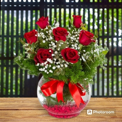 Paşabahçe Akvaryum Vazoda 7 Kırmızı Gül