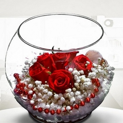 Paşabahçe Akvaryum Vazoda 7 Kırmızı Gül