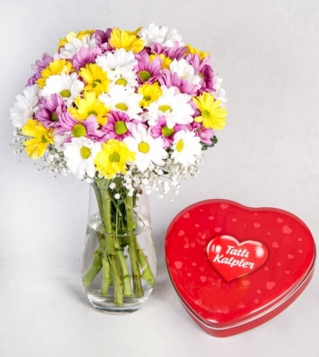 Paşabahçe Vazoda Renkli Papatya ve Kalpli Çikolata