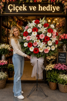 Renkli Gerbera ve Lilyumlardan Hazırlanmış Ferforje Aranjmanı