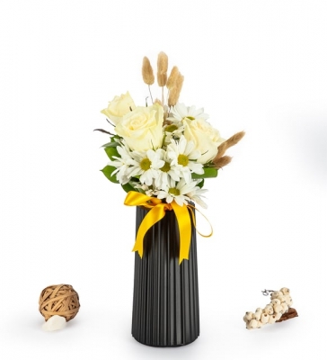 Siyah Polimer Vazoda 3 Beyaz Gül ve Papatyalar❤️ 