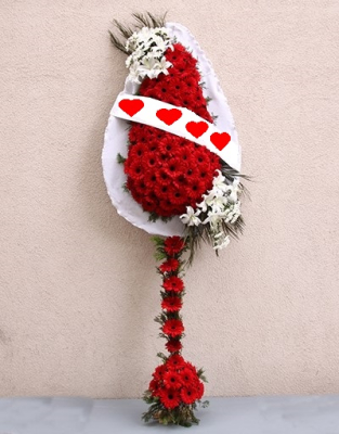 Tek Katlı Kırmızı Gerbera Çiçekleri Çelenk