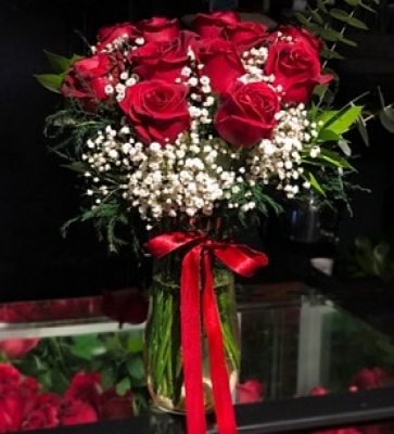 Aşkın Simgesi Kırmızı Güller Silindir cam vazo 9 adet kırmızı gül Dağkapı Çiçek Çikolata