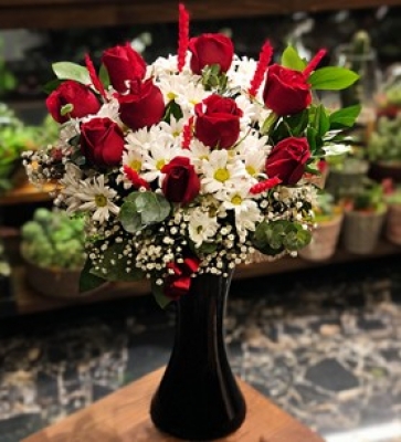 Vazoda Gül ve Papatyalar