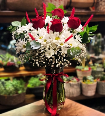 Vazoda Papatyalar & Güller Ve Kuru Başaklar