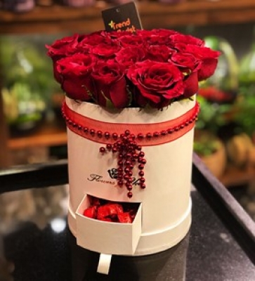 White Box Love - Beyaz Kutuda Kırmızı Güller