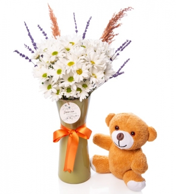 Zeytin Yeşili Vazoda Beyaz Papatyalar&Mutlu Ayıcık